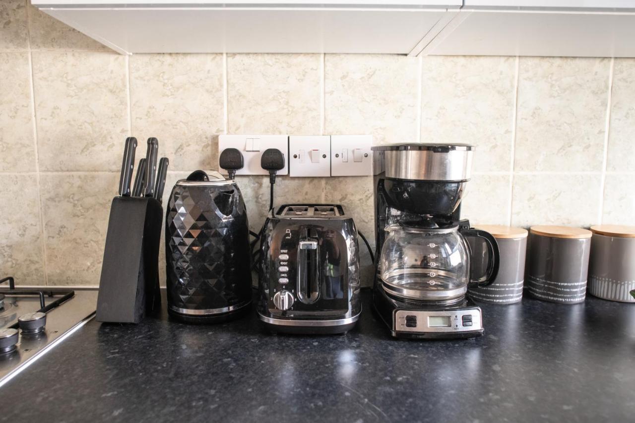4 Bedroom Flat With High Speed Wi-Fi In North Acton, Ealing, West London Exterior photo